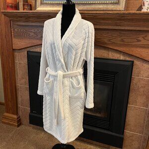 Lovely Soft White Bathrobe! L/XL